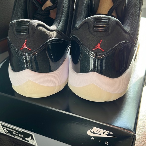 Nike Air Jordan Shoes - Picture 5 of 13
